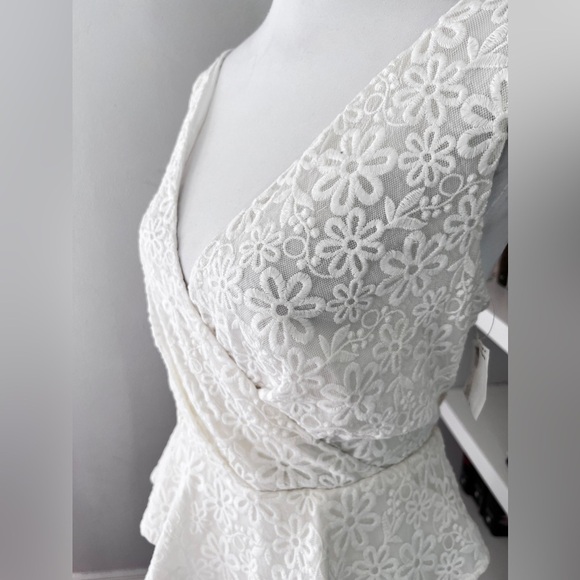 Trina Turk Embroidered White Peplum Sheath Dress Size 14 New with tags - Picture 5 of 15